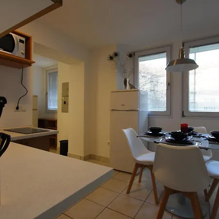 Homestay Center4br Apartment*** *