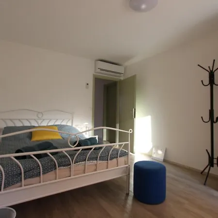 Center4br Apartment***