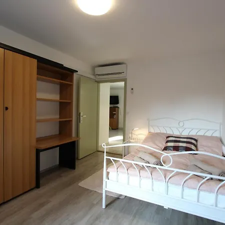 Center4br Apartment***